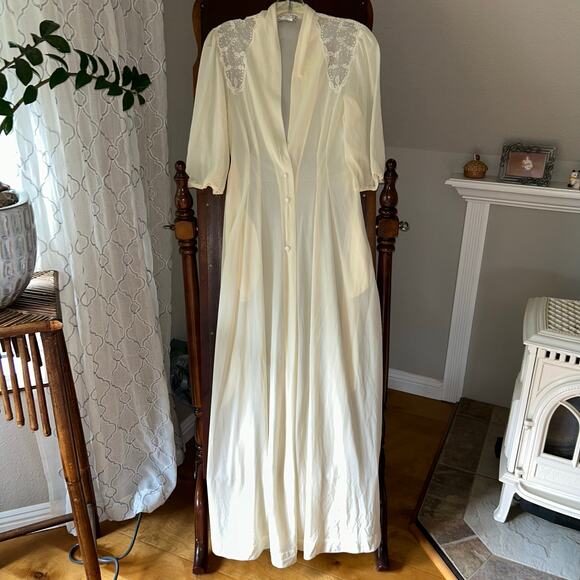 Christian Dior Vintage Robe Lace Trim Embellishment cream...